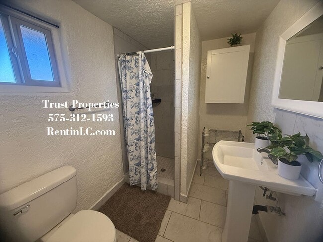 Building Photo - SFH / Country Setting