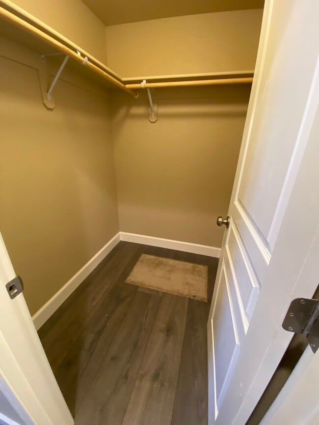 Building Photo - Newer NE Home, Gas Heat & A/C, All Applian...