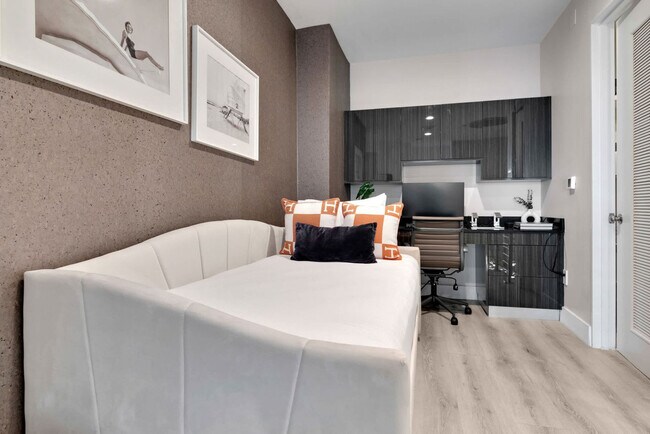 Building Photo - 1395 Brickell Ave