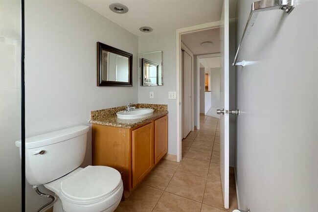 Building Photo - 3051 S Palm Aire Dr