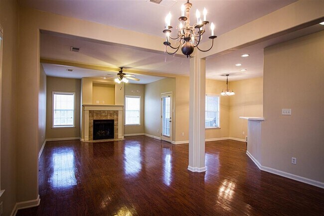 Building Photo - 3BD/2.5BA with Bonus Room in Collierville Farms.  Over 2300 sq ft!.  Pets are welcome!