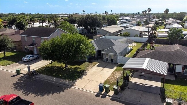 Building Photo - 407 Delia Ave