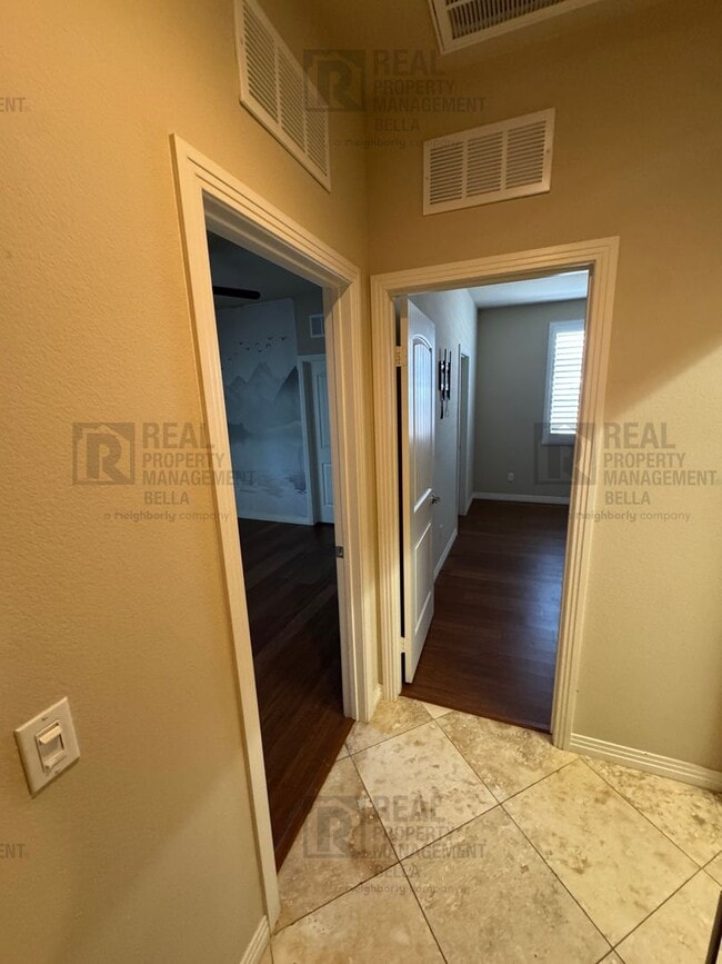 Building Photo - Modern Comfort Meets Resort Living – Gorgeous Single-Story in The Lakes Community