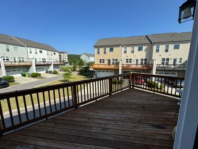 Building Photo - Preleasing in Apex!