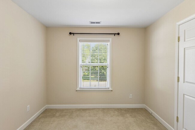 Building Photo - 2601 Danbury Cir
