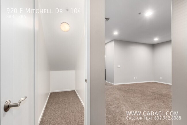 Building Photo - Mitchell Lofts 3 bed 2.5 bath Townhouse