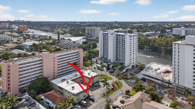 Building Photo - 1450 N Riverside Dr