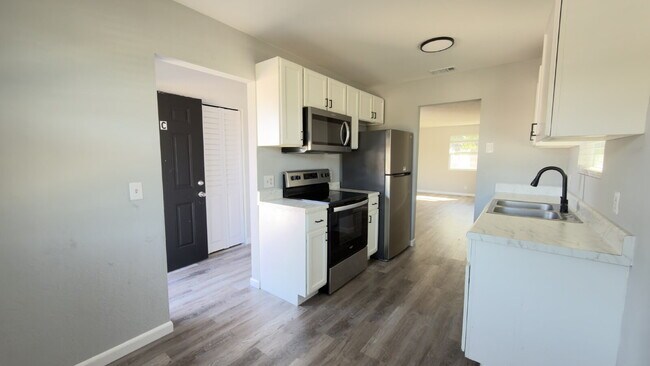 Building Photo - Titusville 2 Bedroom w/ Balcony