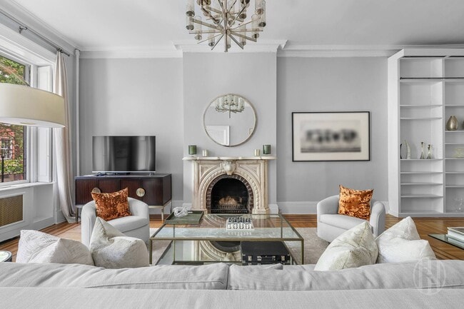 Building Photo - 24 E 11th St