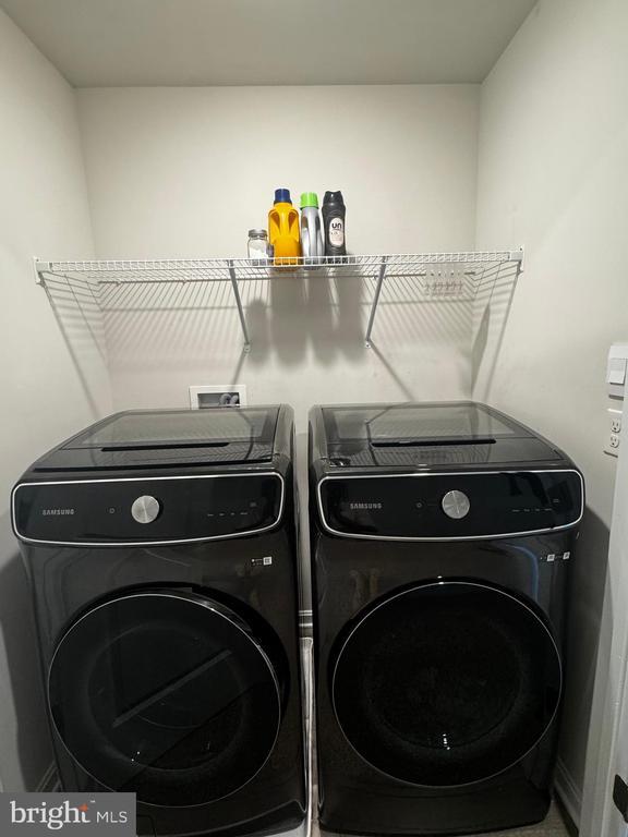 Building Photo - 8805 Mimosa Ave