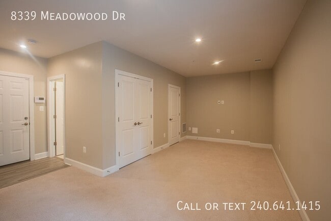 Building Photo - 8339 Meadowood Dr