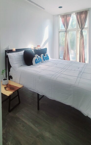 Building Photo - 2 Newtown Turnpike