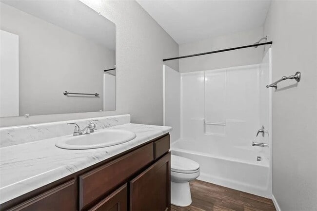 Building Photo - 246 E Anabranch Ct
