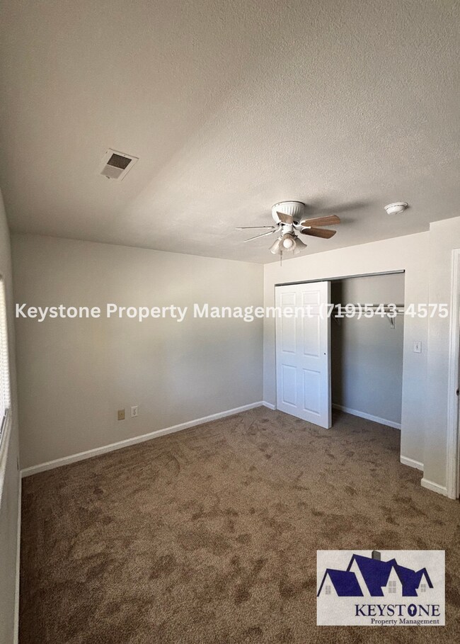 Building Photo - Near Parkview Hospital 3 Bed, 1 Bath Home W/D, Dishwasher Included $1600/$1600