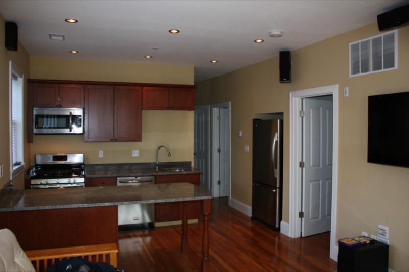 Building Photo - 148 Hillside St