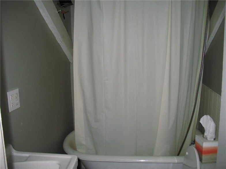 Building Photo - 15 Webster St