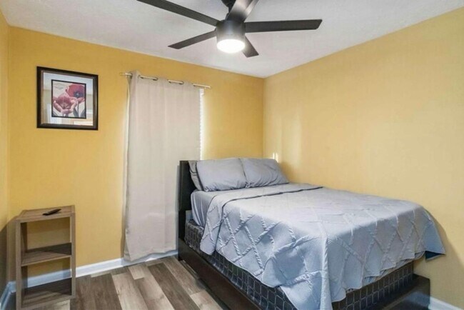 Building Photo - 4bd/2ba Home Minutes From W. Midtown w/ Fu...