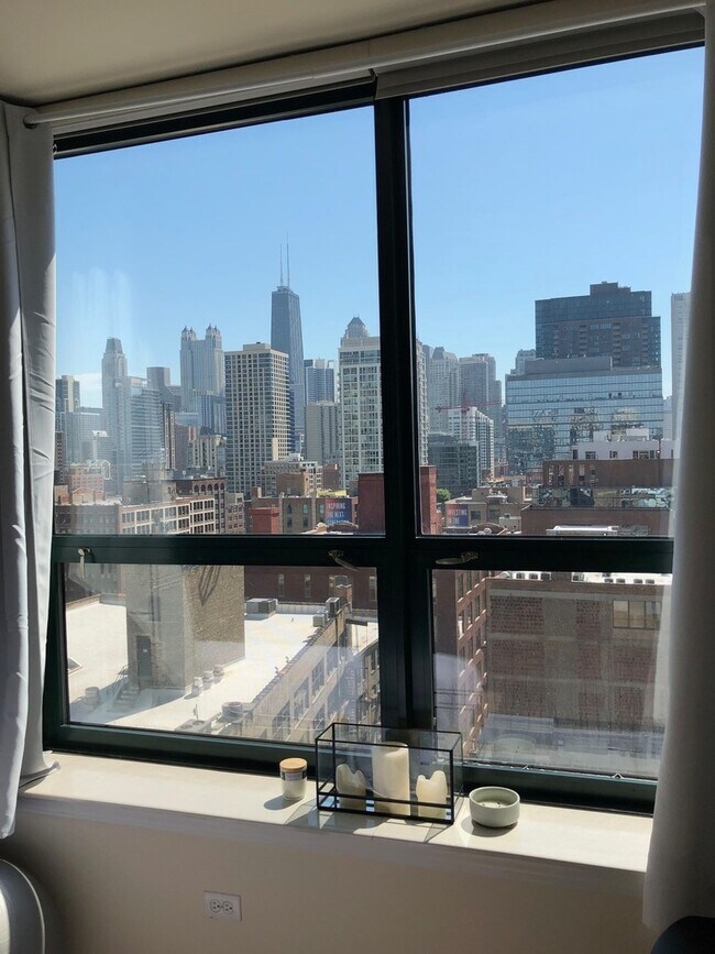 Building Photo - 400 W Ontario St