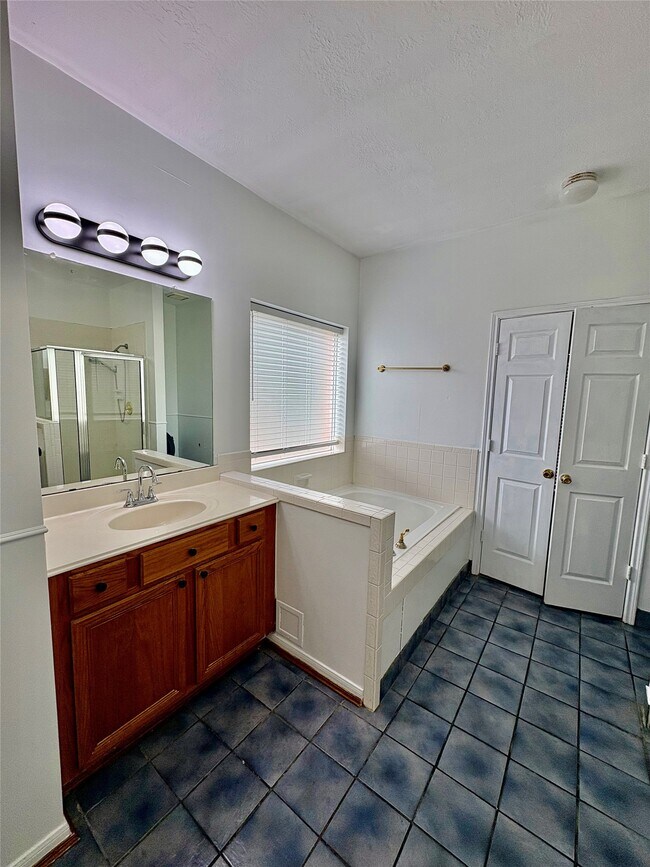 Building Photo - 6206 Paddle Wheel Dr