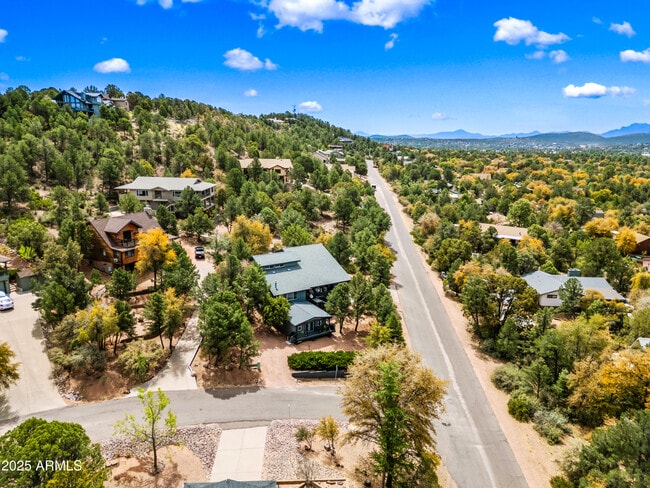 Building Photo - 1207 N Arrowhead Dr