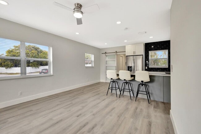 Building Photo - 1335 Lee St