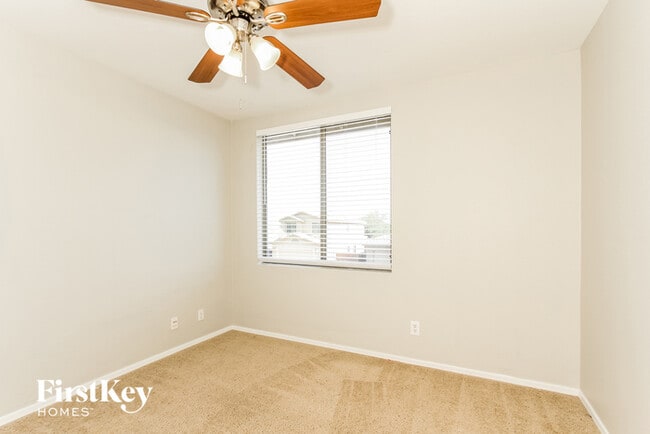 Building Photo - 11911 W Fontenelle Dr