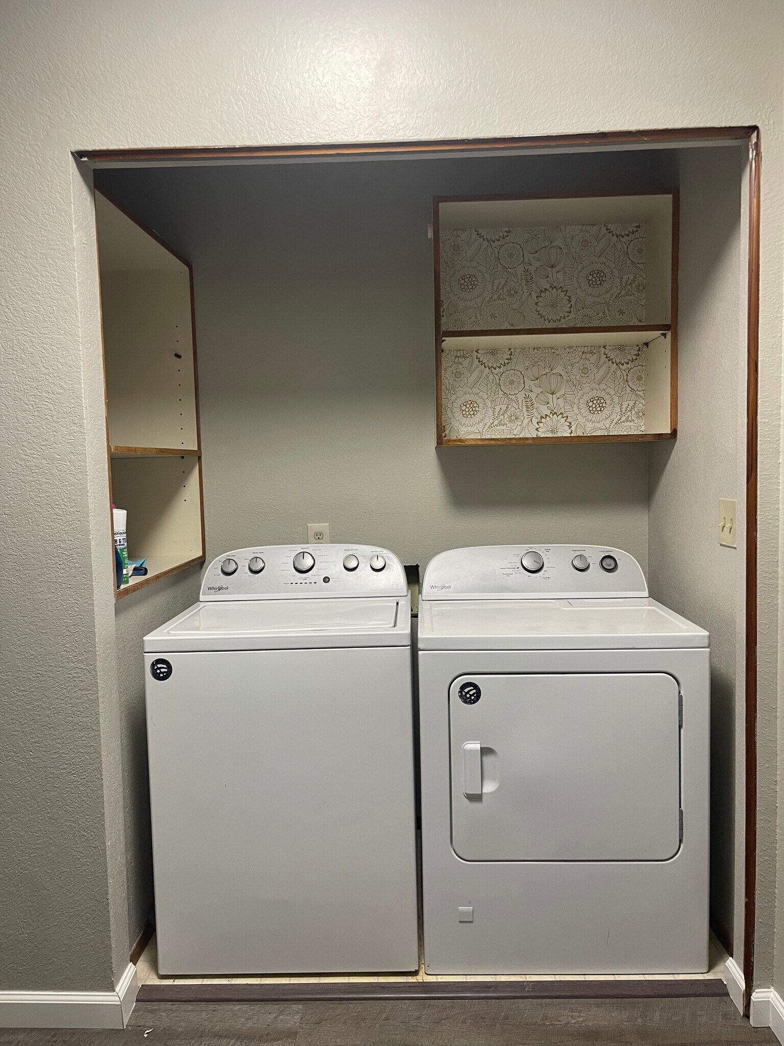 Building Photo - 14210 Beverly Park Rd