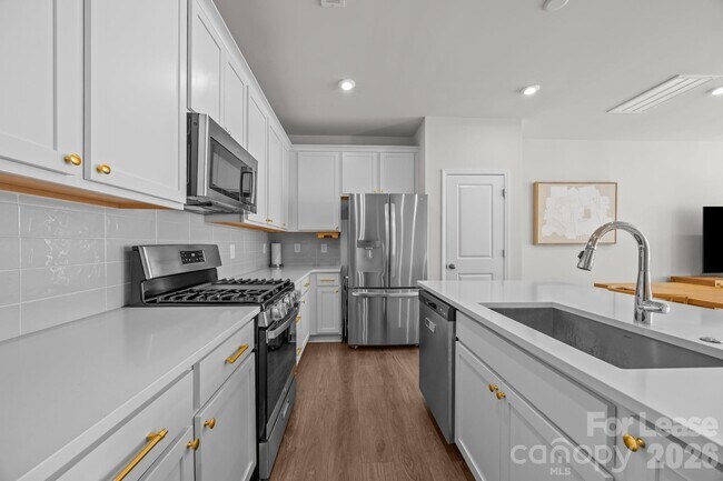 Building Photo - 915 Kinsey Aly