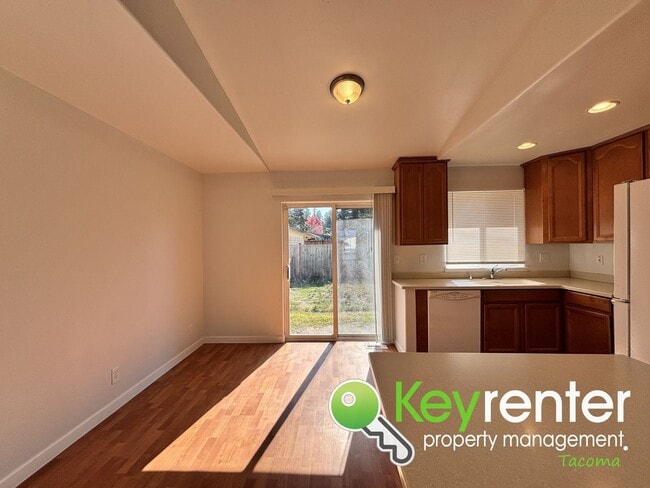 Building Photo - Stylishly Updated Lakewood Duplex Unit in ...