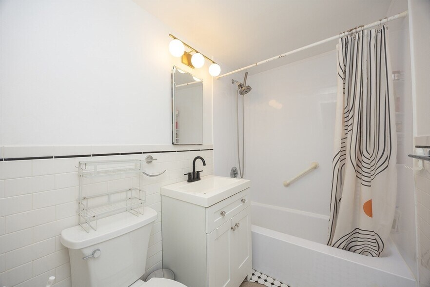 Building Photo - 41 Park St