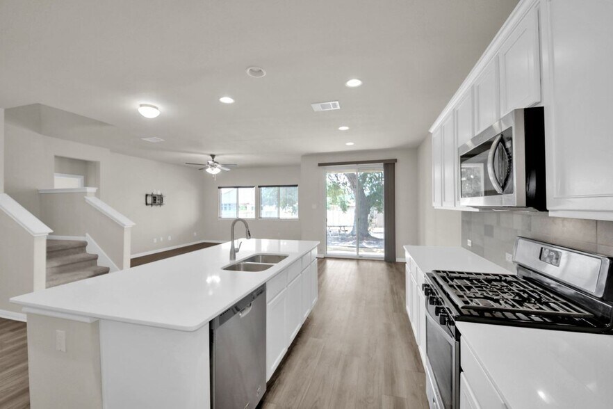 Building Photo - 1829 Leander Dr