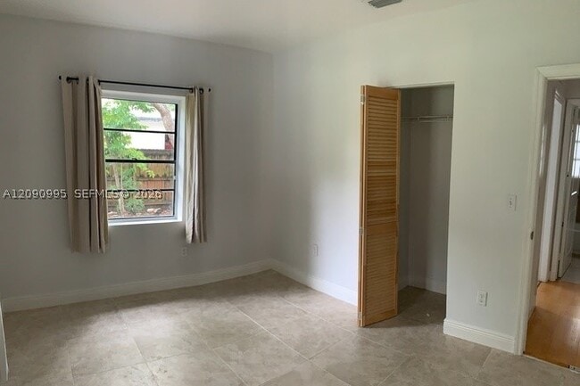 Building Photo - 5920 SW 59th St