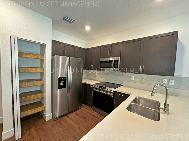 Building Photo - Stylish 3-Bedroom Home with Pool, Garage &...