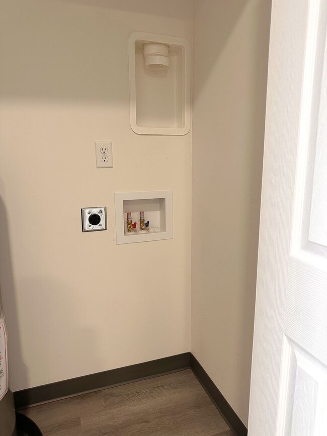 Building Photo - 1 bedroom 1 bath