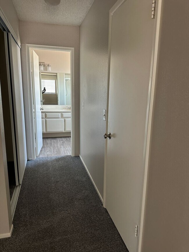 Building Photo - 126 Elegante Way