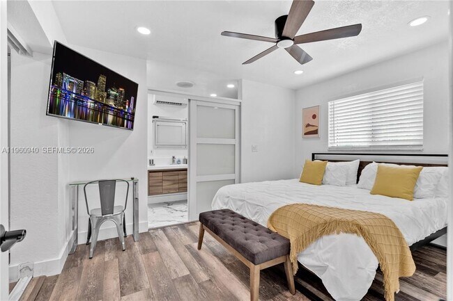 Building Photo - 7831 Hope St