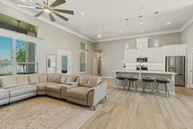 Building Photo - 406 Mountain View Dr