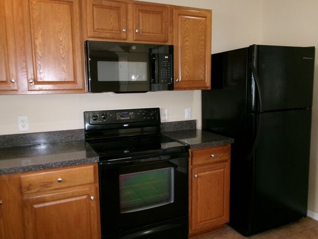 Building Photo - 3 bedroom, 2.5 bath home located in Bellegrove Preserve