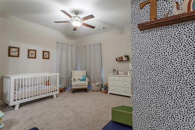 Building Photo - 357 Sydney Dr S