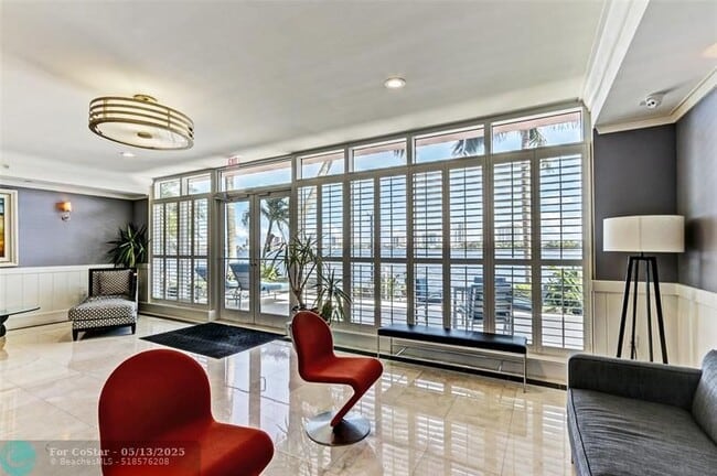 Building Photo - 2640 Lake Shore Dr