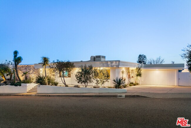 Building Photo - 1227 Tellem Dr