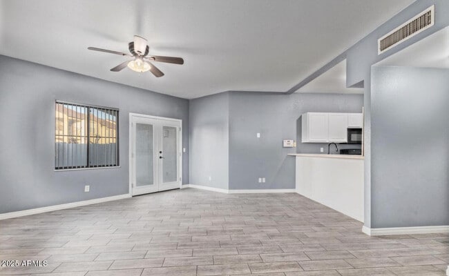 Building Photo - 280 S Elizabeth Way