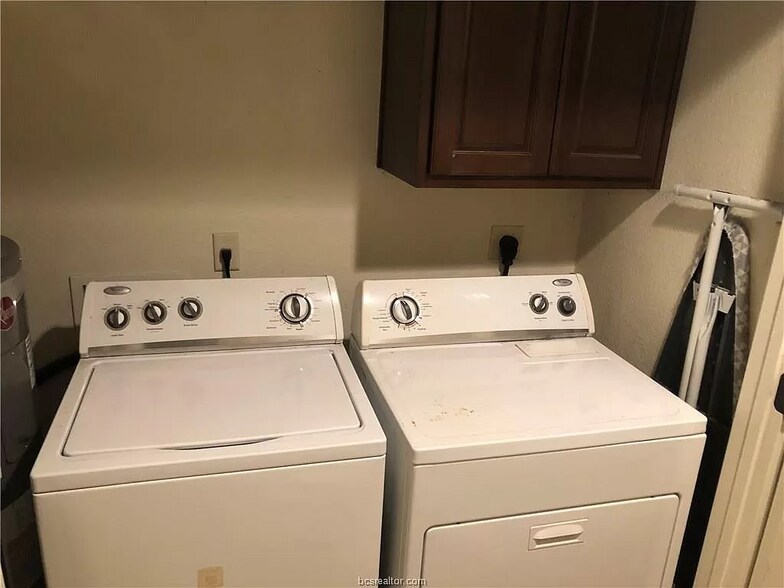 Laundry - 1708 Boardwalk Ct
