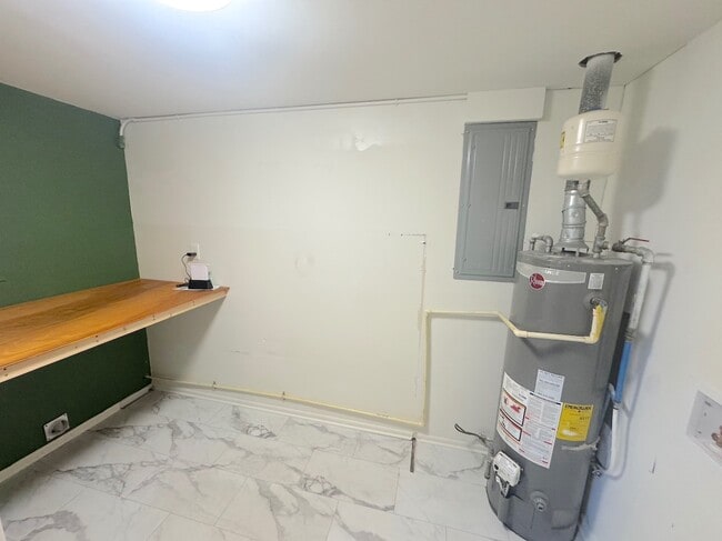 Building Photo - 322 Tanglewood Rd