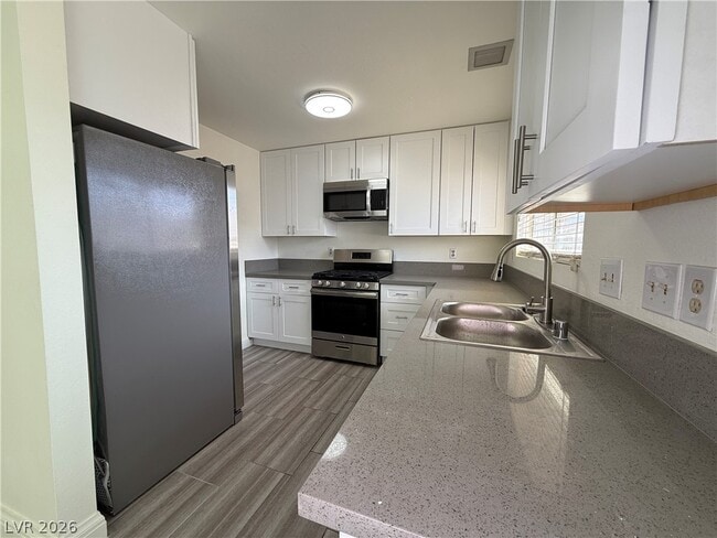 Building Photo - 4308 Apex Dr