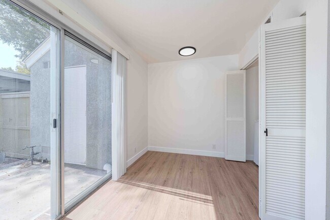 Building Photo - 36 Greenbough