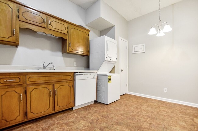Building Photo - 701 Peachers Dr