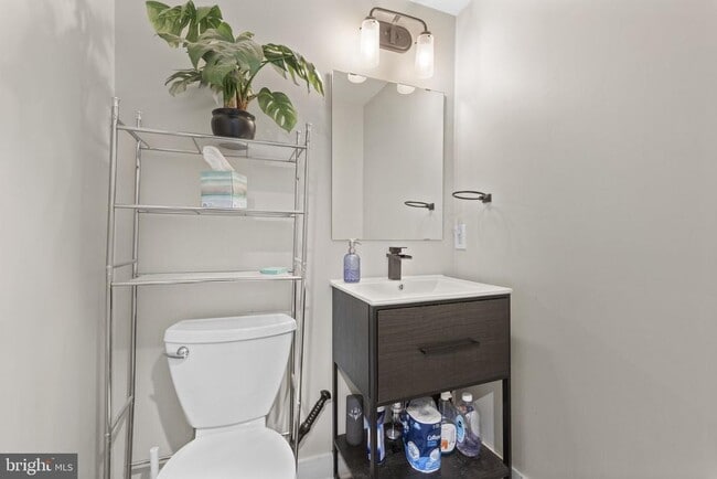 Building Photo - 311 S Washington St