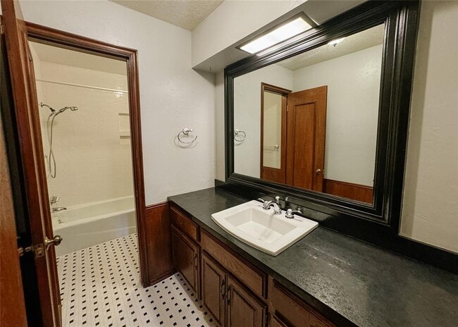 Building Photo - 14212 Mt Vernon Pl