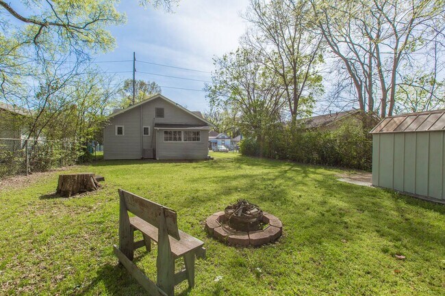 Building Photo - 1909 Bennett Ave
